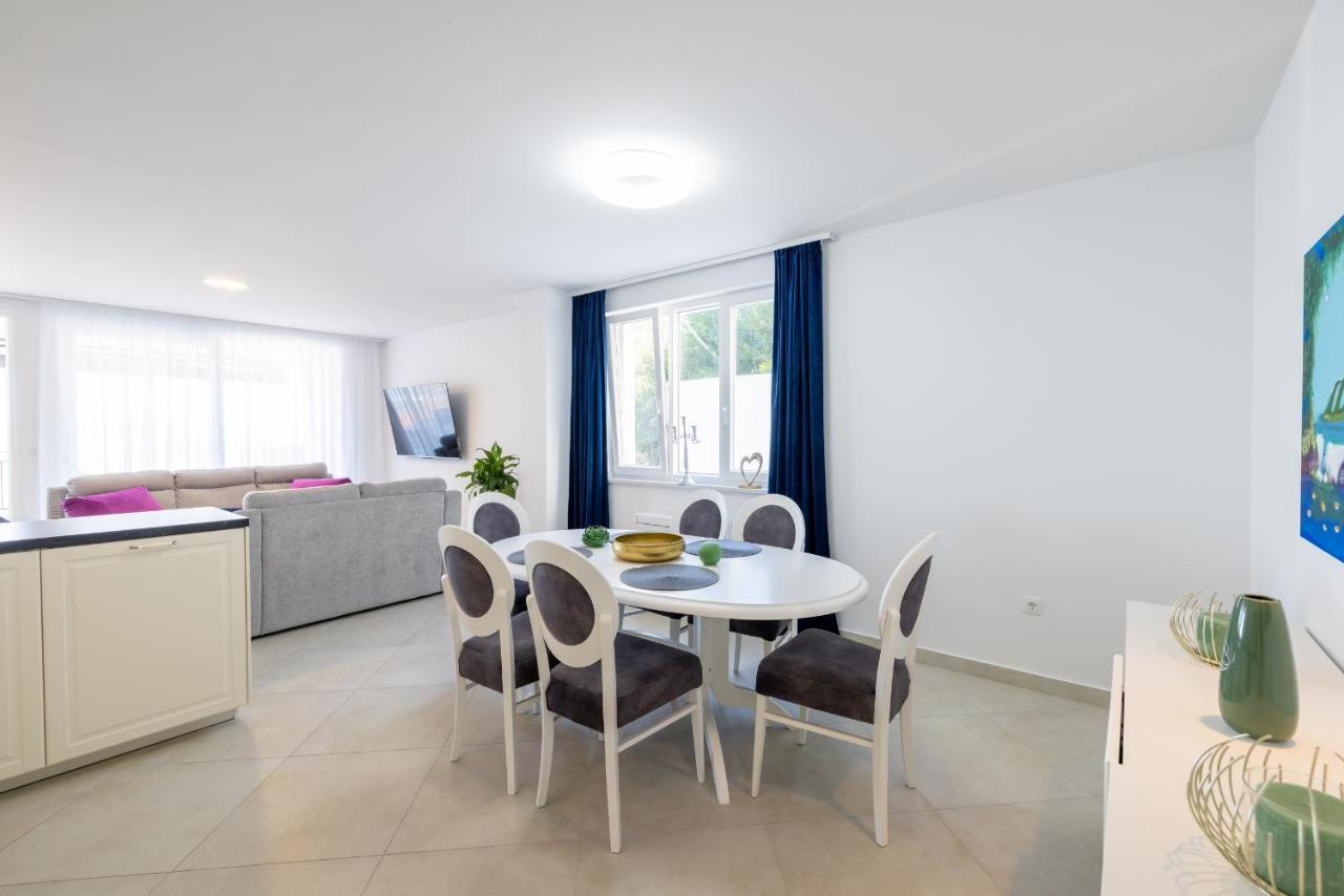 Villa Smaragd - Lapis - Luxury Apartment With Shared Pool Makarska Extérieur photo