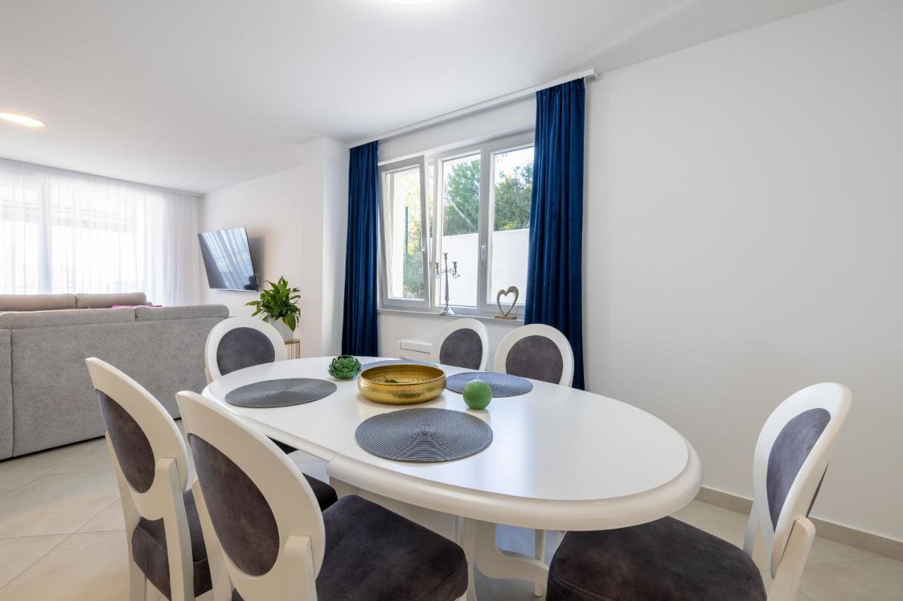 Villa Smaragd - Lapis - Luxury Apartment With Shared Pool Makarska Extérieur photo