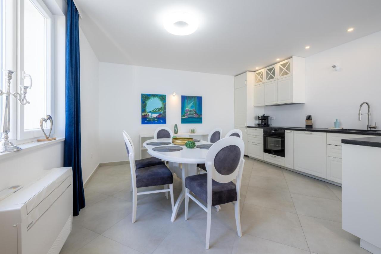 Villa Smaragd - Lapis - Luxury Apartment With Shared Pool Makarska Extérieur photo