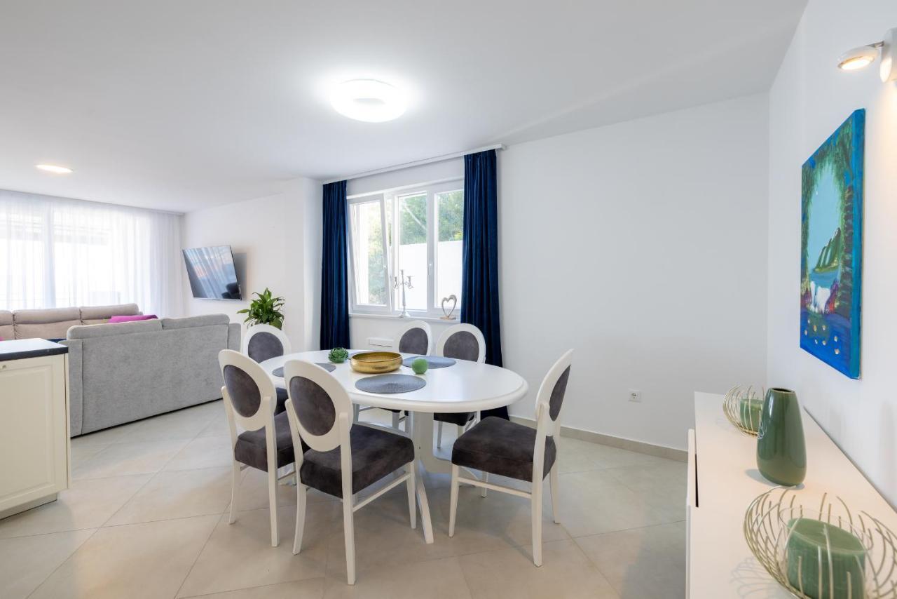 Villa Smaragd - Lapis - Luxury Apartment With Shared Pool Makarska Extérieur photo