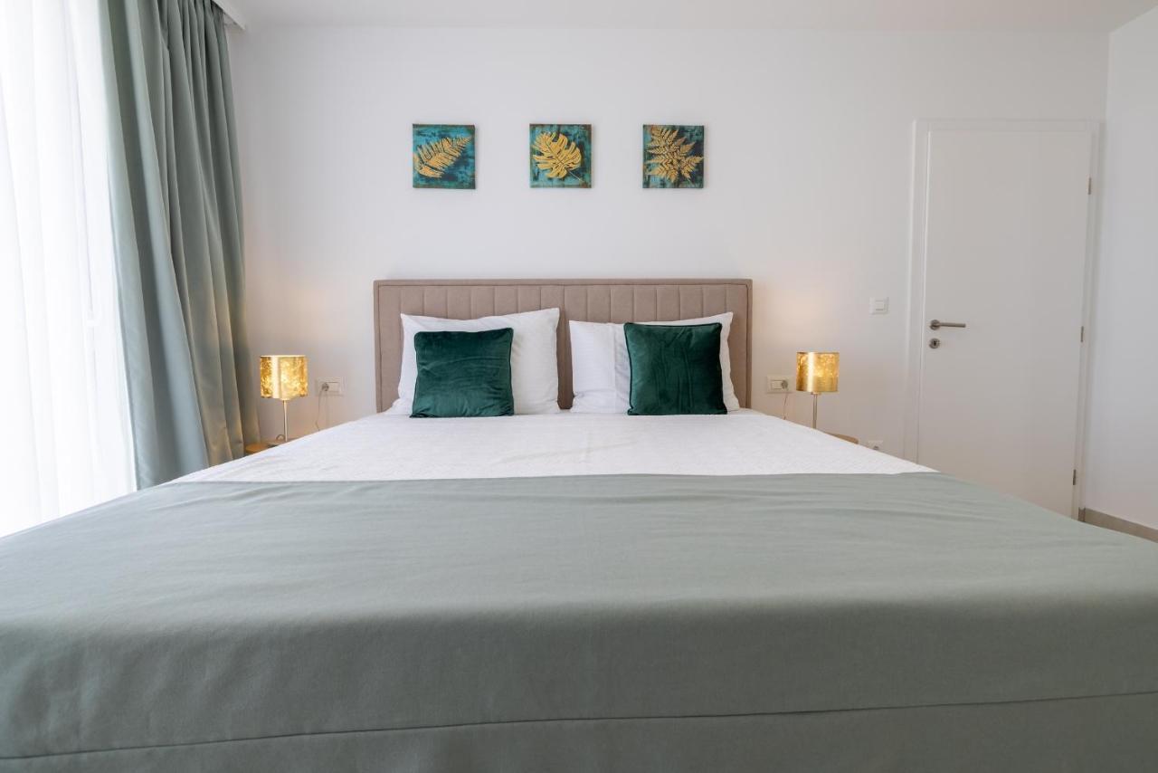 Villa Smaragd - Lapis - Luxury Apartment With Shared Pool Makarska Extérieur photo